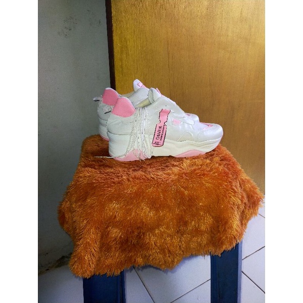 SEPATU SNEAKER CEWEK KOREA, SEPATU MURAH, SEPATU WANITA KEKINIAN, SEPATU WANWO, REALPICT, BISA COD