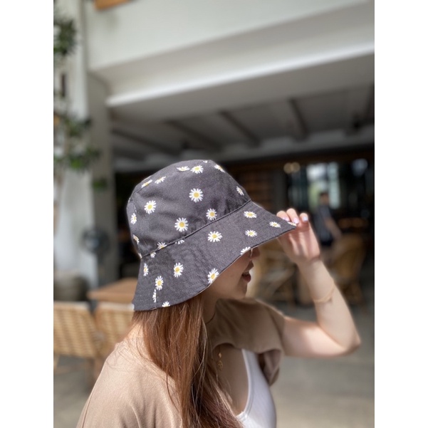 NOTTE - Reversible Bucket Hat Grey Daisy Pattern