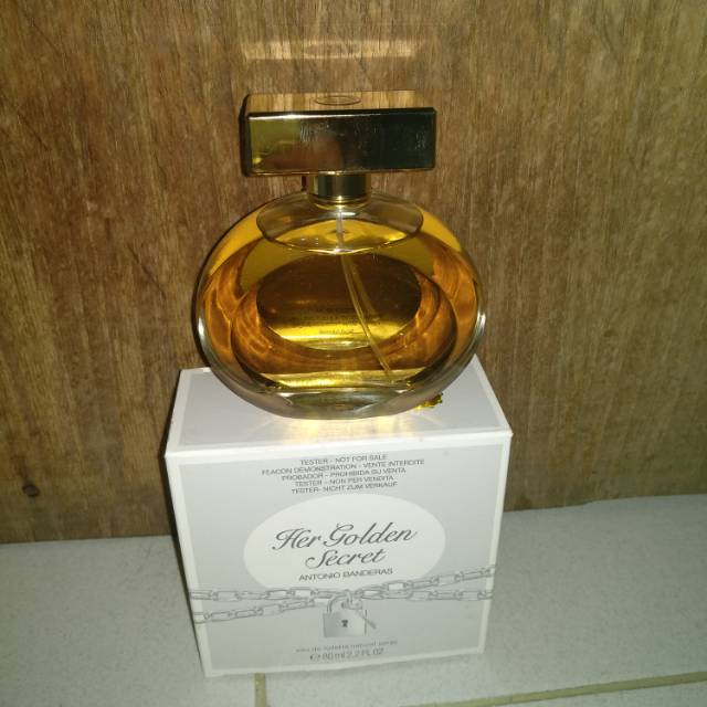 Antonio Banderas her golden secret tester