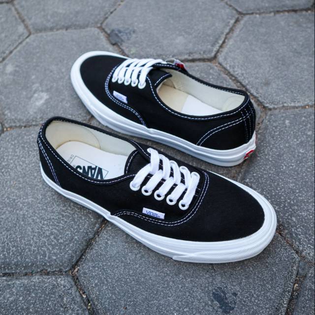 vans authentic og white