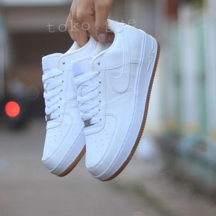 Terbaik SEPATU SNEAKERS PUTIH PRIA NIKE AIR FORCE 1 07 FULL WHITE GUM SEPATU PRIA PUTIH POLOS FULL W