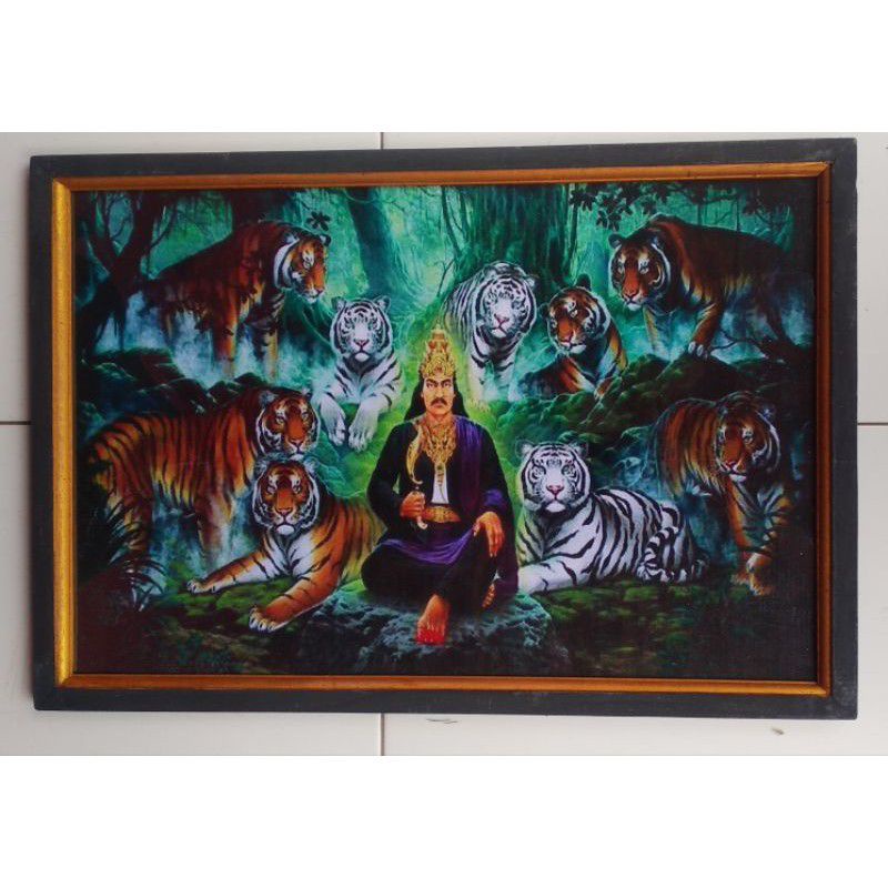 prabu siliwangi dan harimau penjaga + bingkai 65×45cm