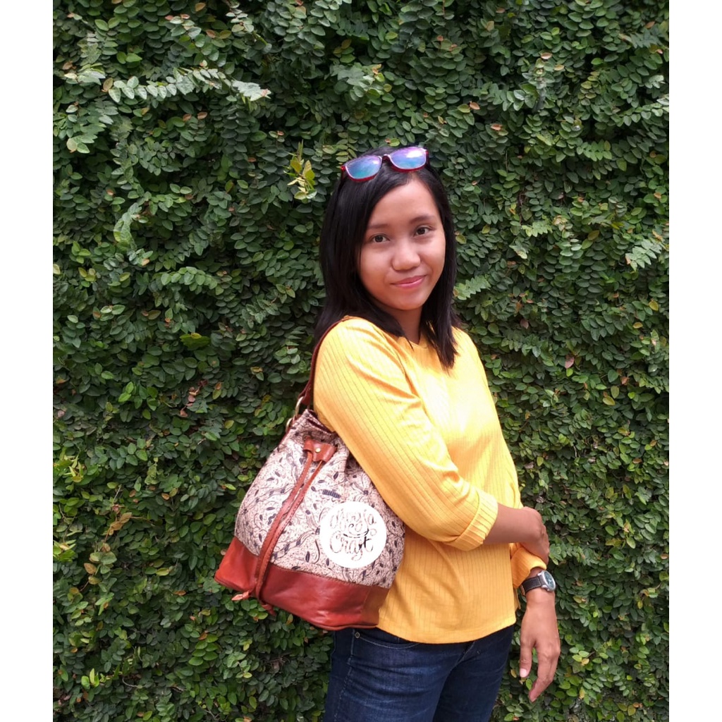 Tas Kulit Selempang Serut Batik