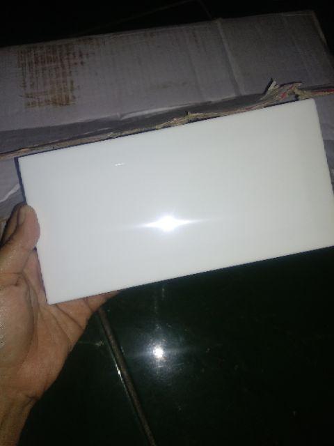 Mulia Signature Subway Keramik Dinding 7.5 X 15 Bevel