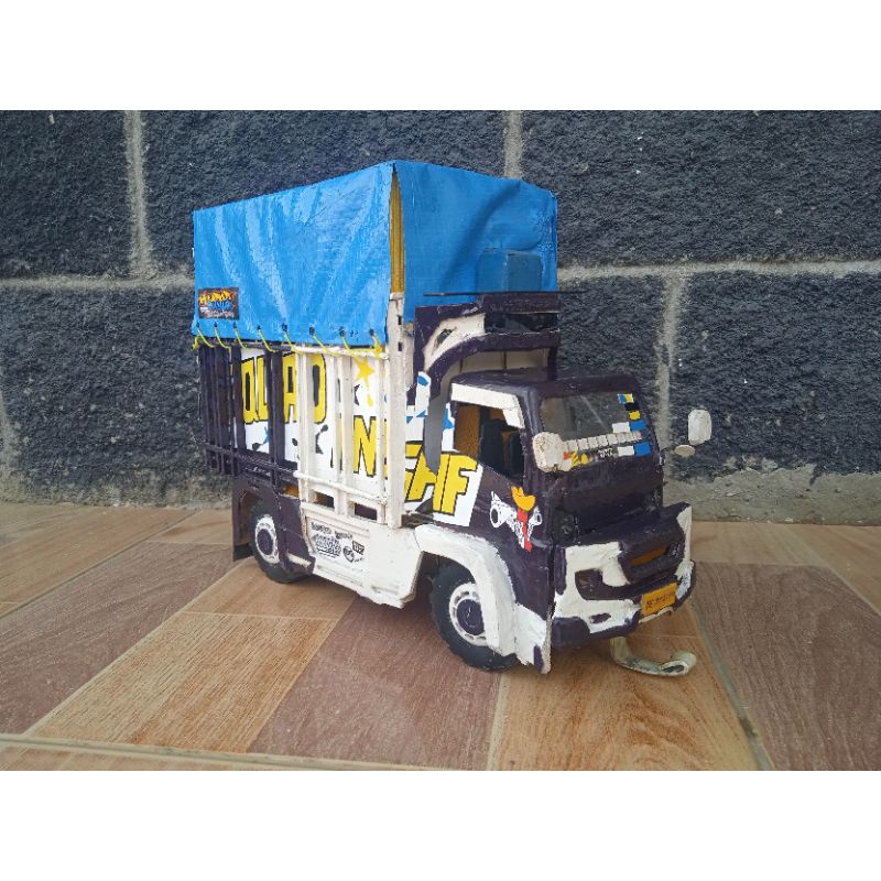 MINIATUR TRUK PLASTIK MBOIS FULL SPEK