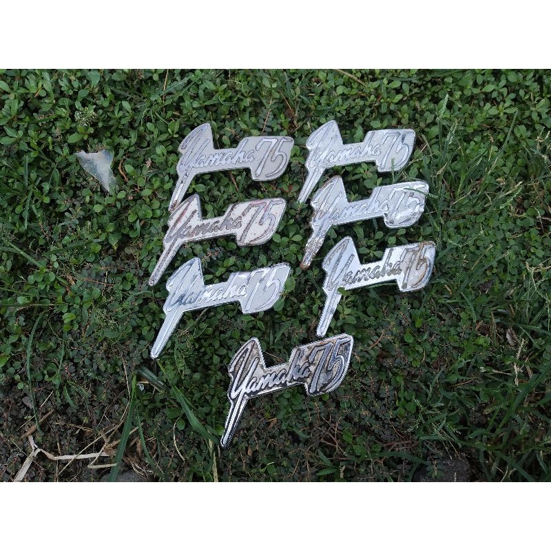 emblem sayap v75 emblem latin yamaha v75 original