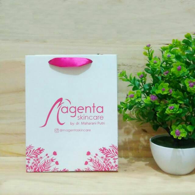 

Paper Bag Ivory Putih Uk. 17cm x 6cm x 20cm Potrait Plus Sablon Custom