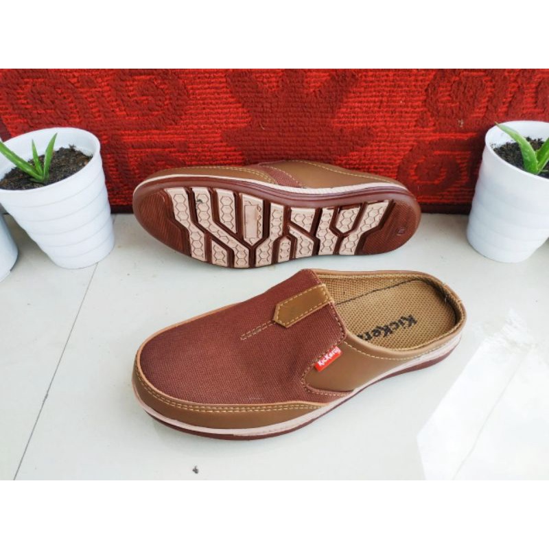 Kickers  / kickers pria / sepatu pria / slop kickers masa kini