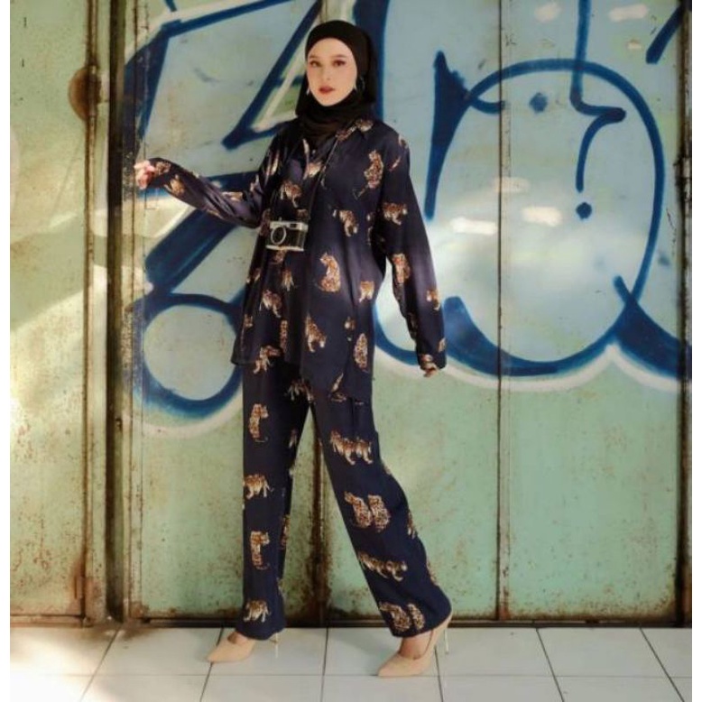 OMYRA ONE SET / KINAN LULU ESPANA LIVIA TARINA AVORA MADIA NACO ELINA ONE SET RAYON TIE DYE-Trigi hitam