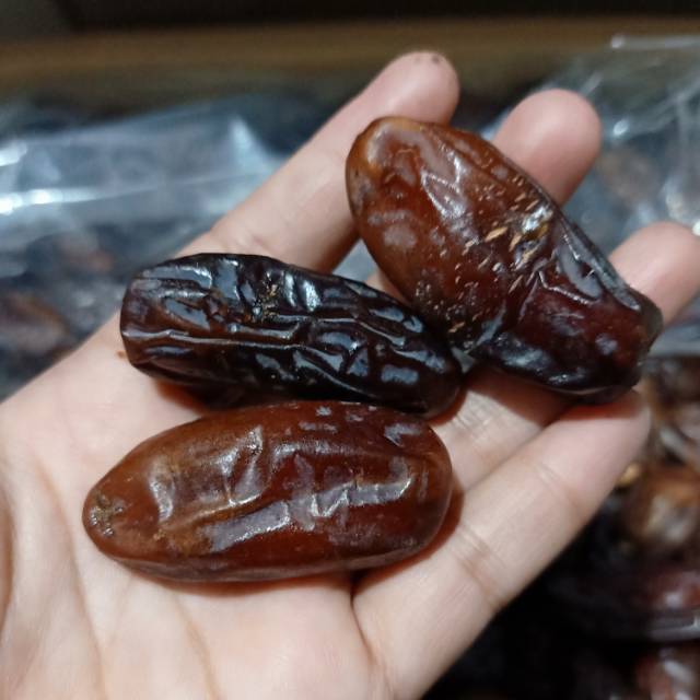 

MADINAH DATES /KURMA MADINAH ENAK LEMBUT 49RB/KG