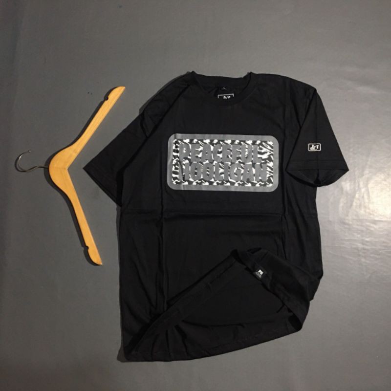 T SHIRT KAOS PEACEFUL HOOLIGAN X FRED FERRY