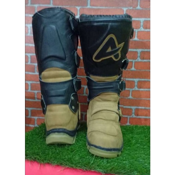 sepatu cross / trail