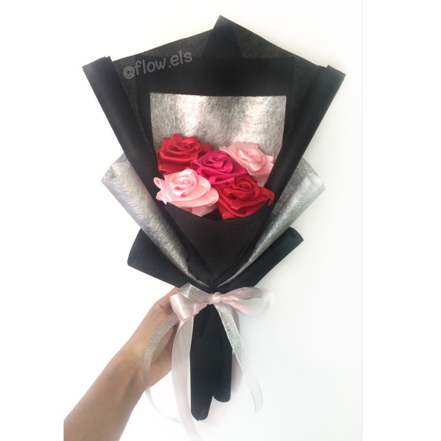 Buket Bunga Satin 5 Tangkai