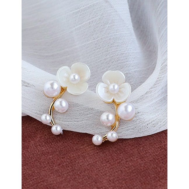 LRC Anting Tusuk Fashion Color Alloy Pearl Flower Stud Earrings K85858