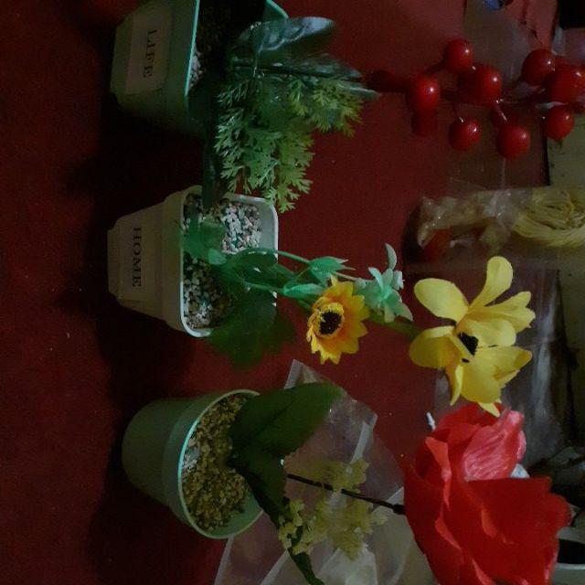 Ariani1318 Set Bunga Plastik Mawar A6070pi X6 Dengan Pot Plastik Tosca