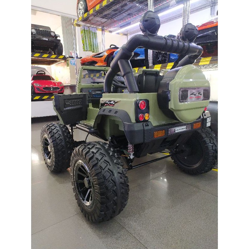 MOBIL AKI ROCKY MONSTER BAN EVA