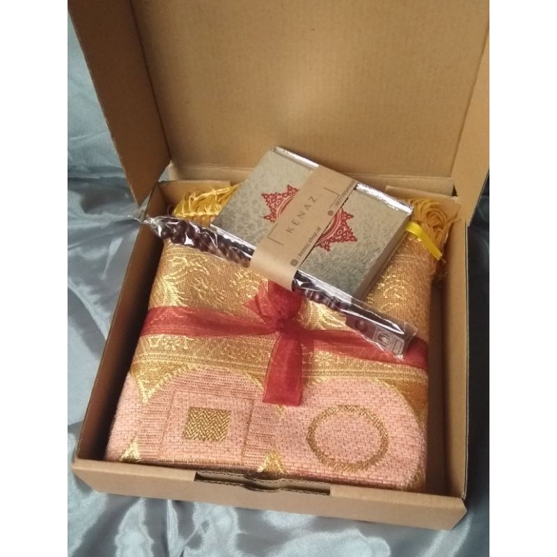 

Kado Sajadah Hampers Ulang Tahun Cowok/cewek Souvenir Hantaran Pernikahan
