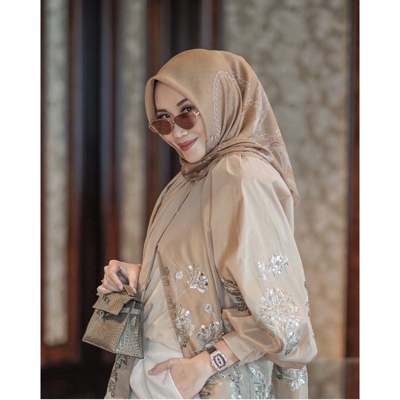 Buttonscarves chain series in sesame