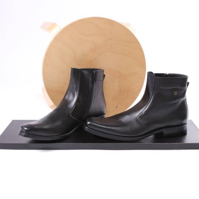 Sepatu boot pantofel model ventura