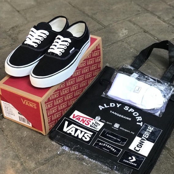 SEPATU VANS AUTHENTIC BLACK WHITE PREMIUM. SEPATU SNEAKERS PRIA