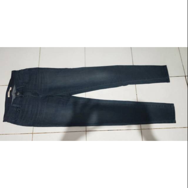 Preloved levis 710 skinny jeans auth, size 25