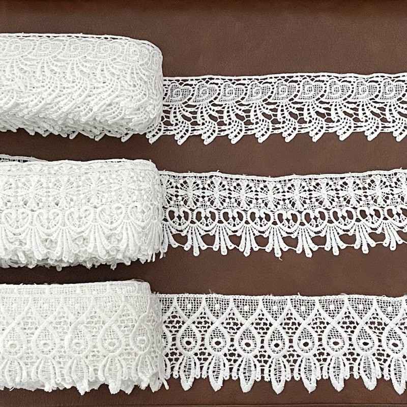 RENDA GIPER BORDIR PUTIH PER ROLL/ RENDA GIPPER BORDIR UNTUK RUKUH GAMIS PASMINAH DLL