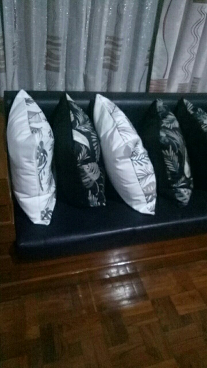 Sarung Bantal / Cushion Cover Kutsurogi Motif Aloha