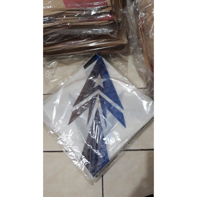 1 Kodi Layangan Sukhoi 56 Olit Kertas wajik Licin Isi 20 lembar