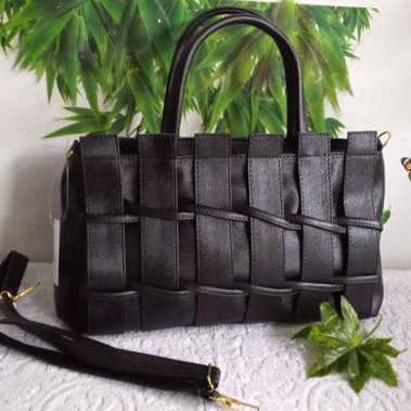 Tas wanita kotak pagar/lokal hitam