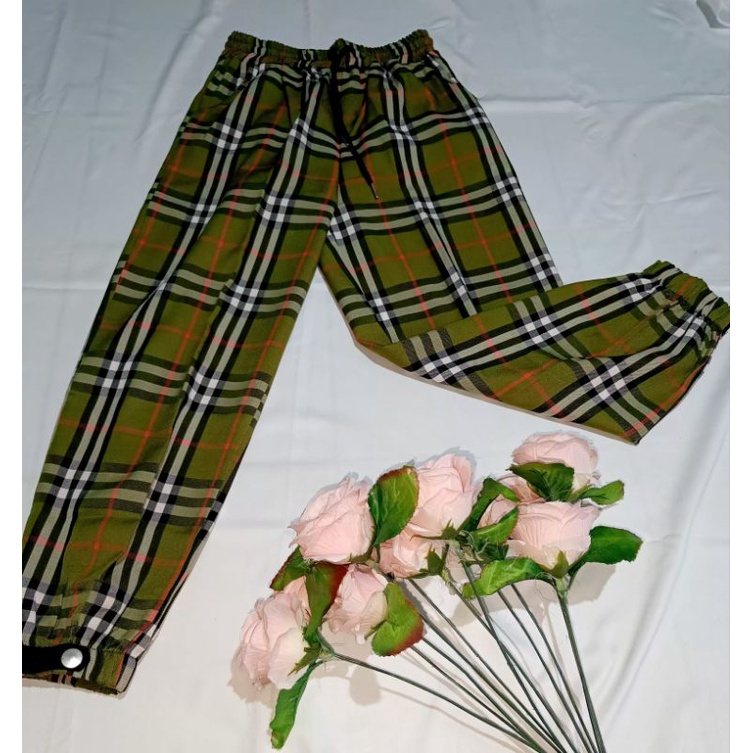 Celana kotak jogger warna army (PL)