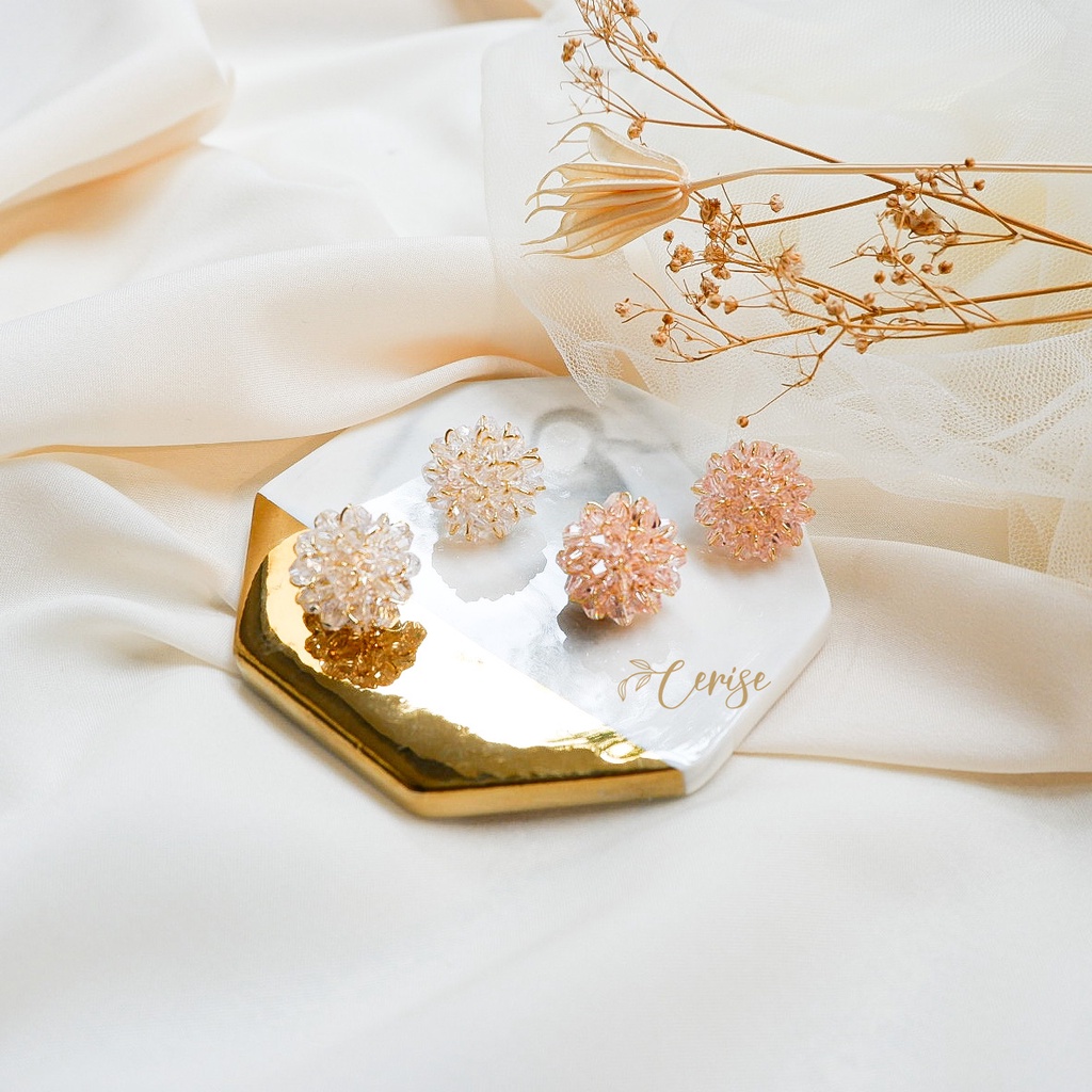 Chrysant Earrings | Anting tusuk bunga pompom korea cantik aksesoris wanita trendy stylish