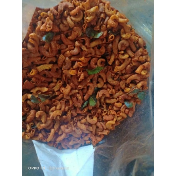 

MAKARONI PIPA PEDAS DAUN JERUK 250GR