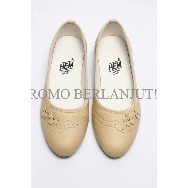 DESIGN EXCLUSIVE Sepatu Wanita Flatshoes HEM Cream - 608