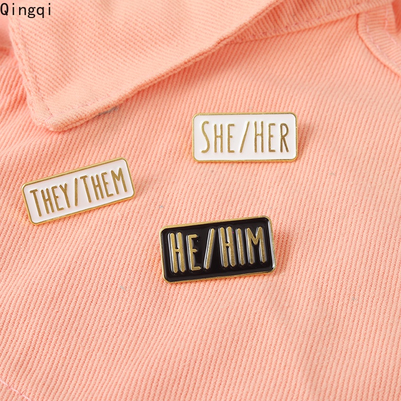 Bros Pin Enamel Desain SHE / HER Warna Hitam Putih Untuk Hadiah Teman