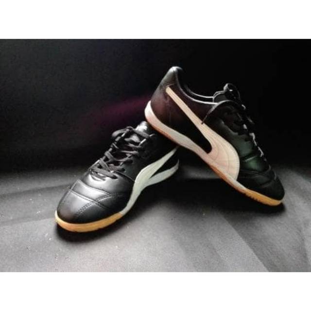 Sepatu futsal Puma kulit asli