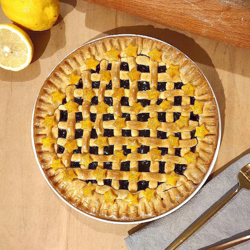 

PIE CRUST strawberry Crostata Italia style Stars blueberry selai Gift Box Cake