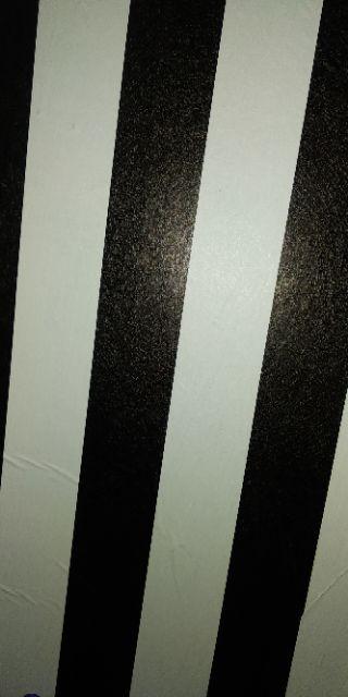 Grosir Murah_wallpaper Sticker Dinding Ruang Tamu, Kamar Kantor Garus Hitam Putih 10mx45cm Elegan
