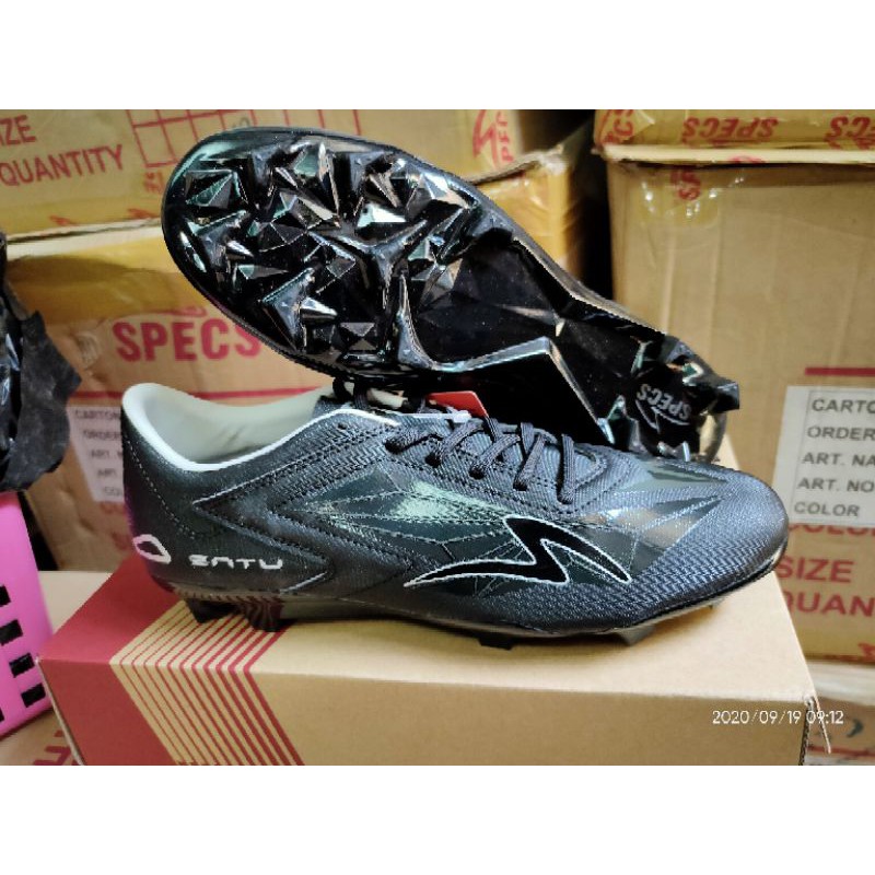 sepatu bola specs accelelator satu