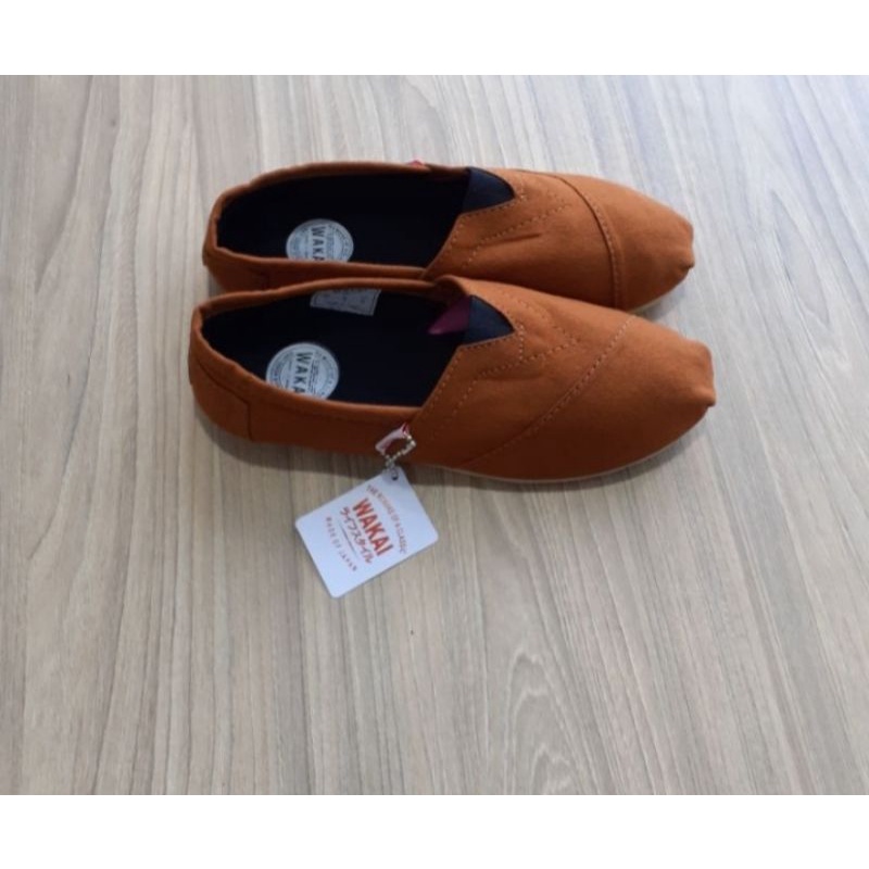 SEPATU WAKAI TERMURAH [ Size 36-43 ] Sepatu wakai label vietnam pria dan wanita terlengkap