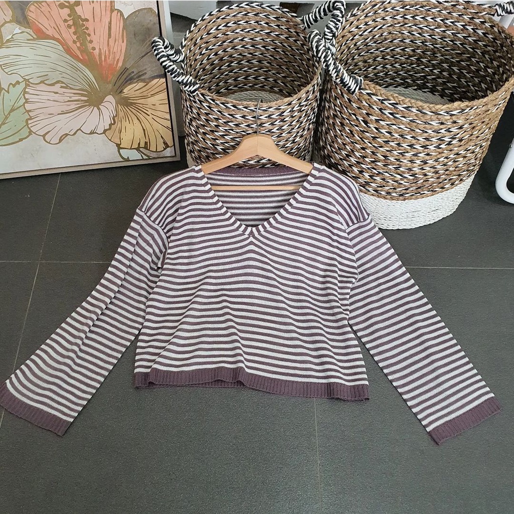 Sweater Wanita V Full Blaster Croptop Motif Garis Kekiniann