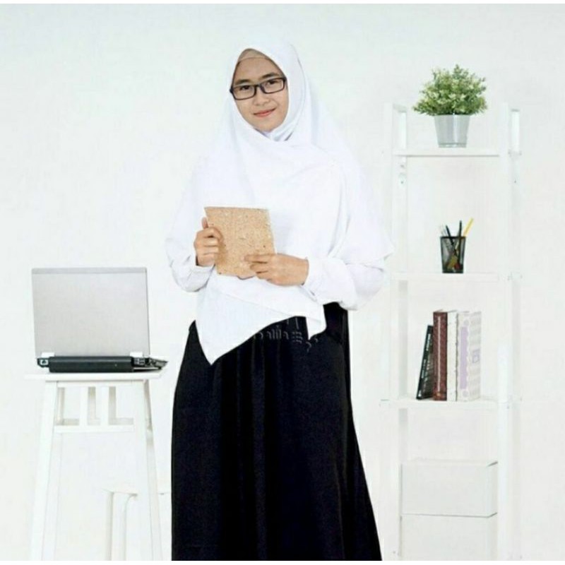 preloved masih baru gamis hitam putih merk hijab alila size M