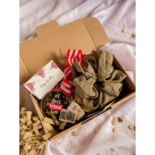 

Hampers Medali Custom |Hampers Ulang tahun unik| Kado pacar | Hadiah Wisuda | Kado lucu