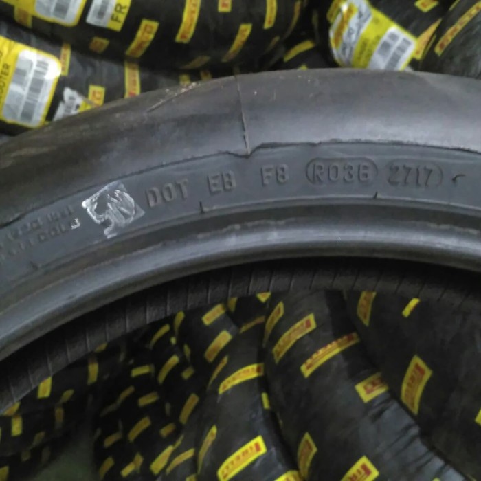 BAN PIRELLI DIABLO SUPERCORSA SC2 120/70 17 FRONT Tm