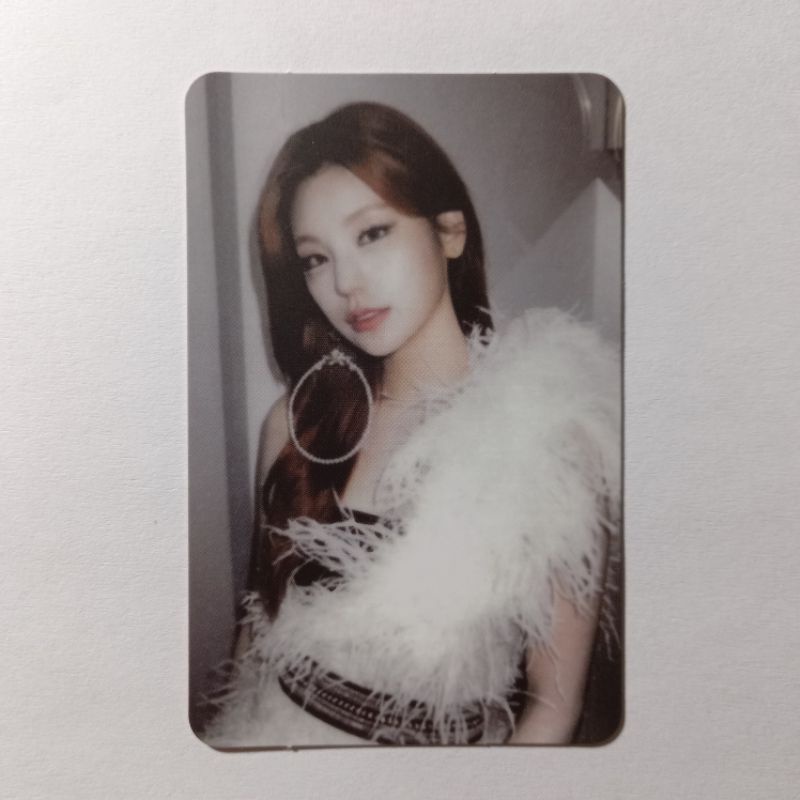 RPC Yeji Random Photocard Guess Who Limited Edition