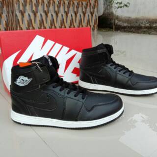 SEPATU NIKE AIR JORDAN 1 OFF WHITE BEAVERTON OREGON USA a 1985 | Shopee