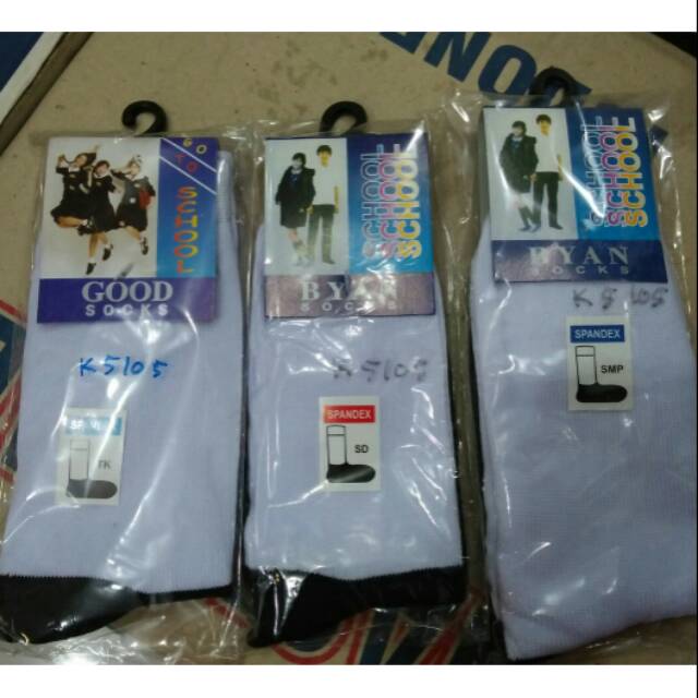 Kaos kaki anak SMP