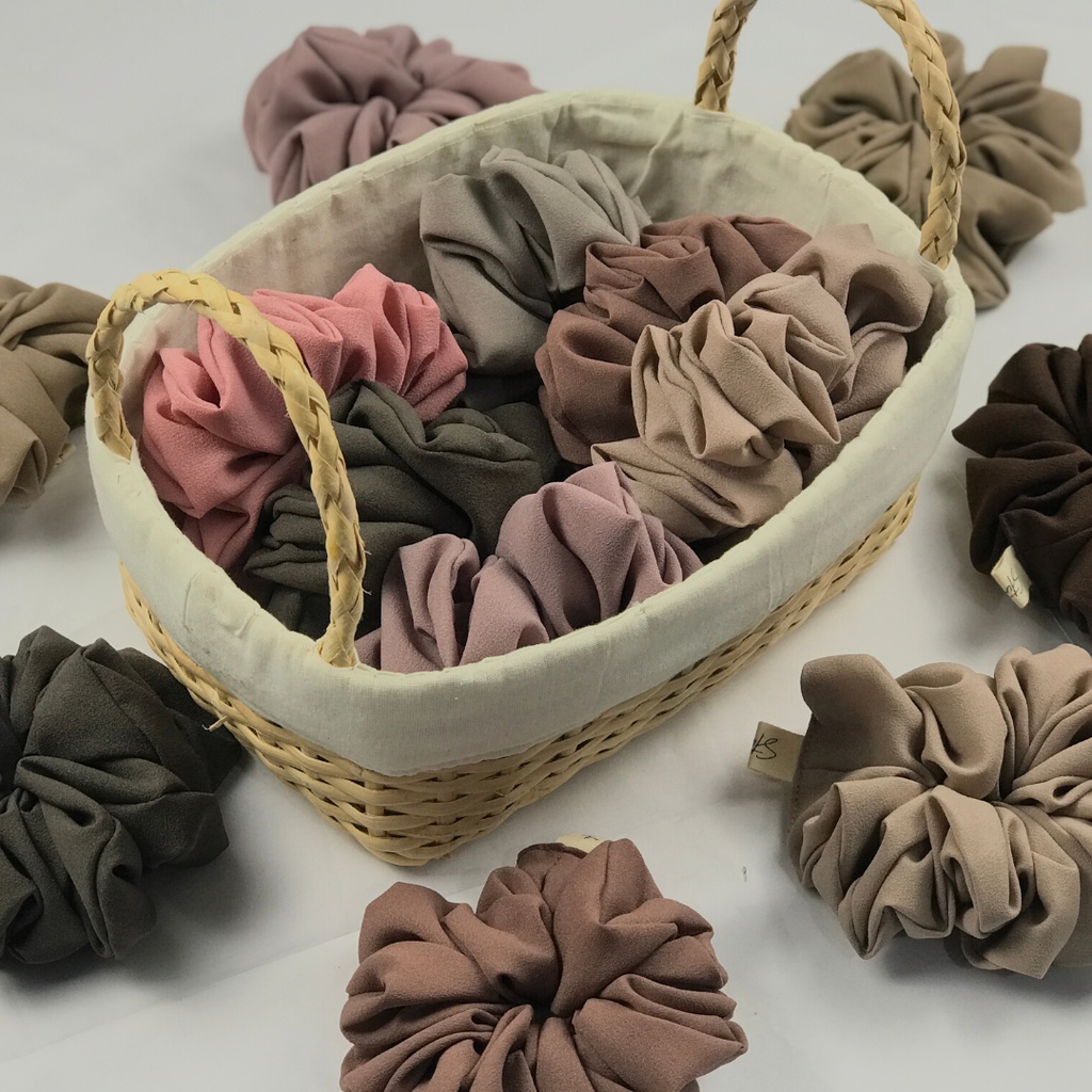 HIJAB POLLYCOTTON PREMIUM / HIJAB SEGI EMPAT / KERUDUNG SEGI EMPAT / HIJAB POLLYCOTTON / JILBAB SEGI EMPAT-SCRUNCHIE