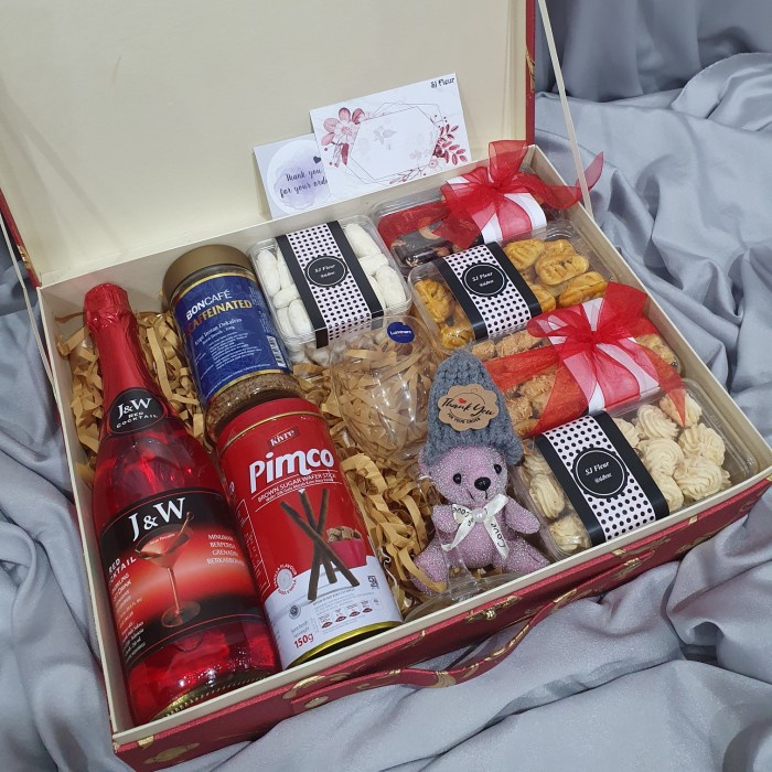 

Paket box hampers parcel kue kering kado ulang tahun 6
