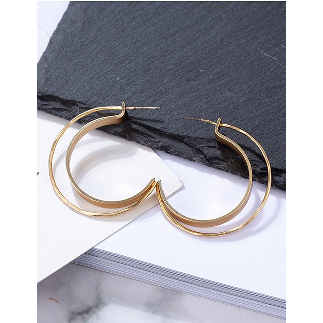 LRC Anting Tusuk Fashion Gold Color Pure Color Design C Shape Earrings F21957