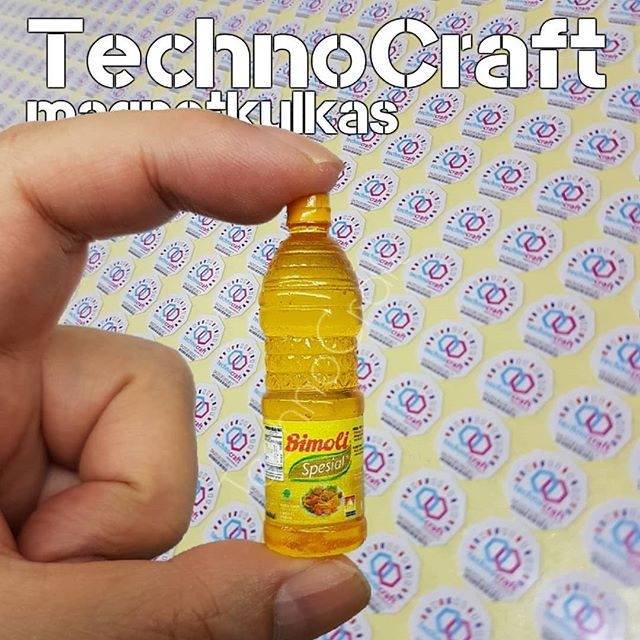 Magnet kulkas miniatur botol Bimoli Spesial 1 liter